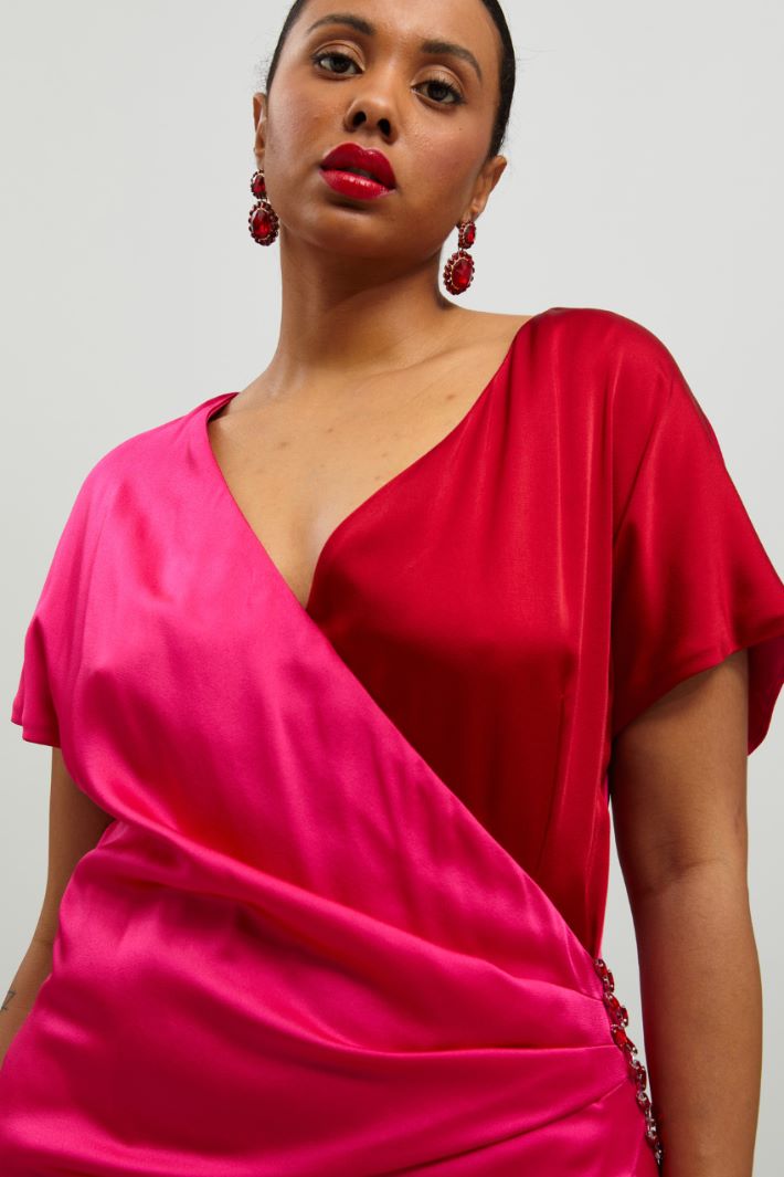 Abito in raso con drappeggio - FUCSIA ROSSO ARGENTO - Fashion Market - 3