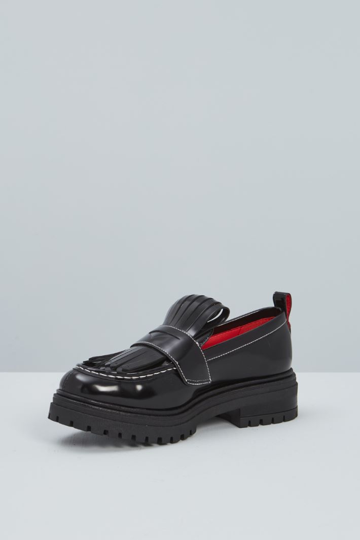 Mocassini con maxi frangia - NERO ROSSO - Fashion Market - 3
