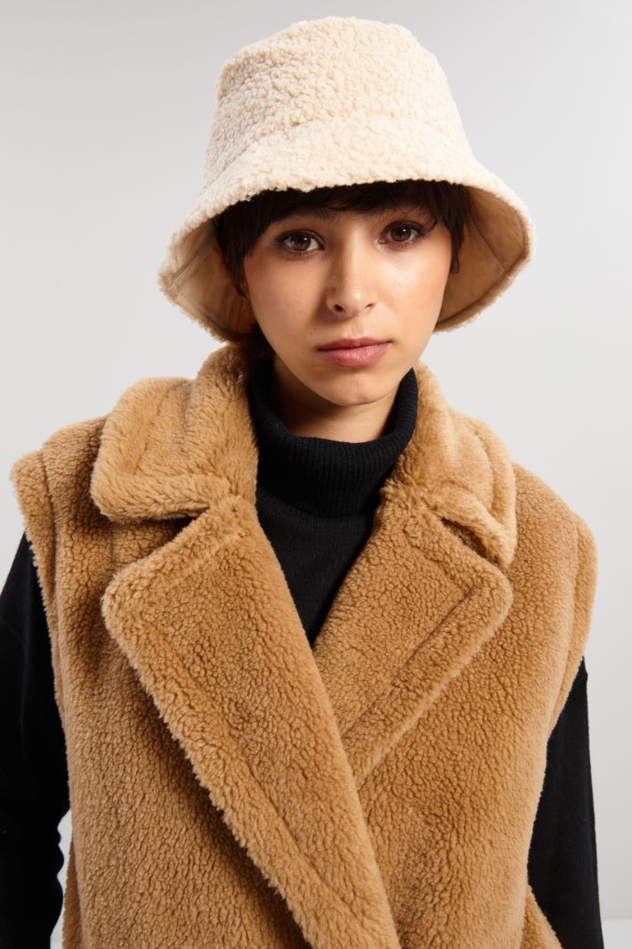 Cappello effetto peluche - PANNA - Fashion Market