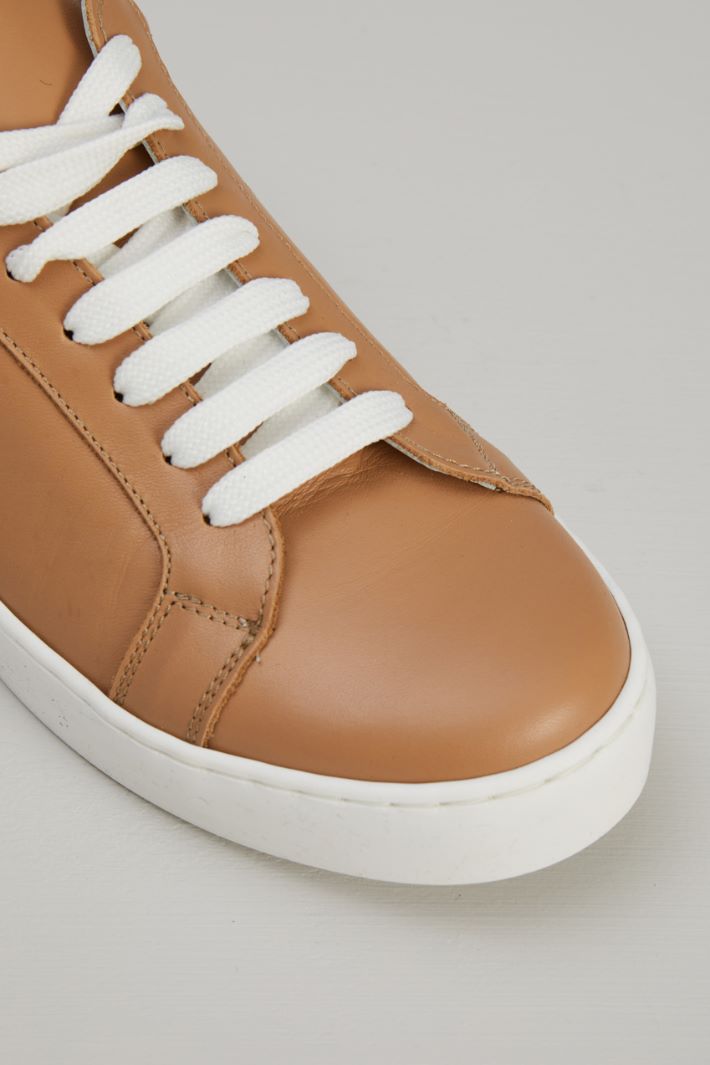Sneakers in vera pelle - CAMMELLO BIANCO - Fashion Market - 4