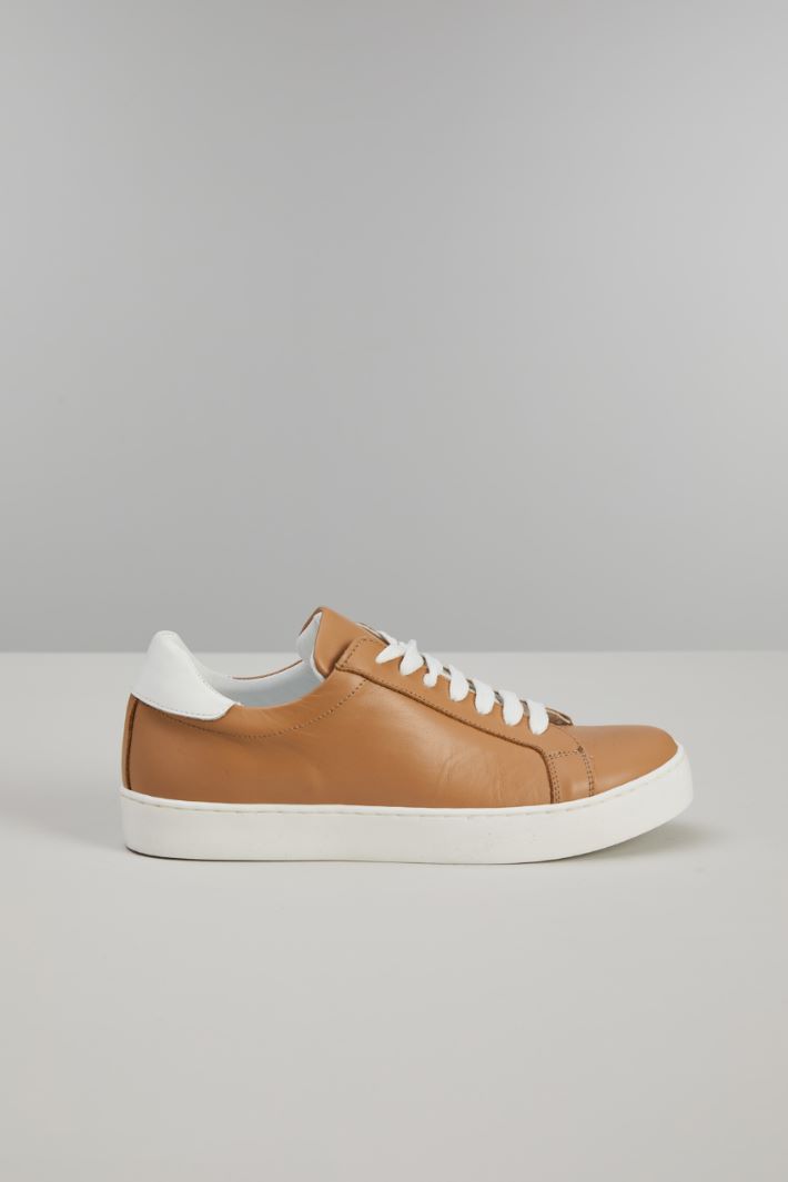 Sneakers in vera pelle - CAMMELLO BIANCO - Fashion Market