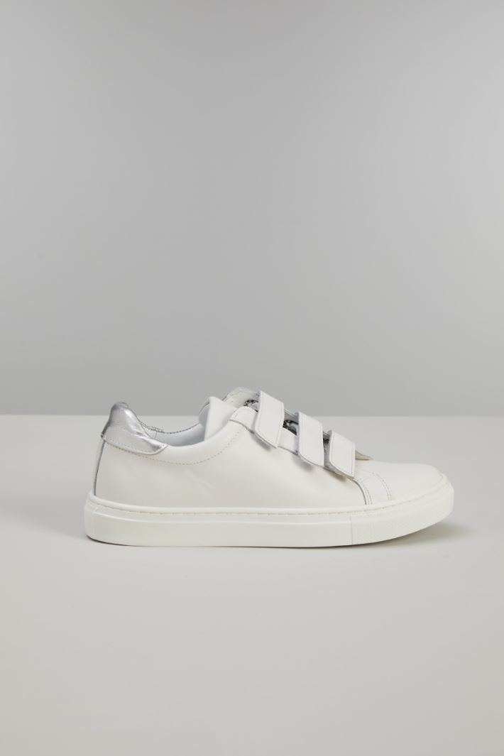 Sneakers con strap - BIANCO ARGENTO - Fashion Market