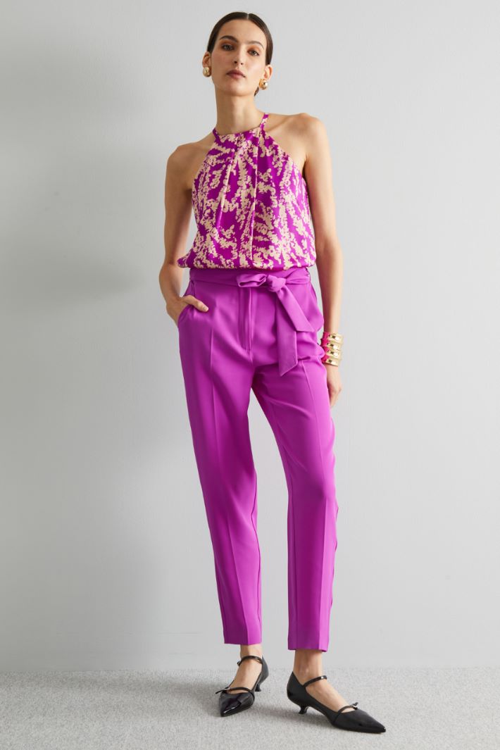 Pantaloni carrot con fusciacca - CICLAMINO - Fashion Market