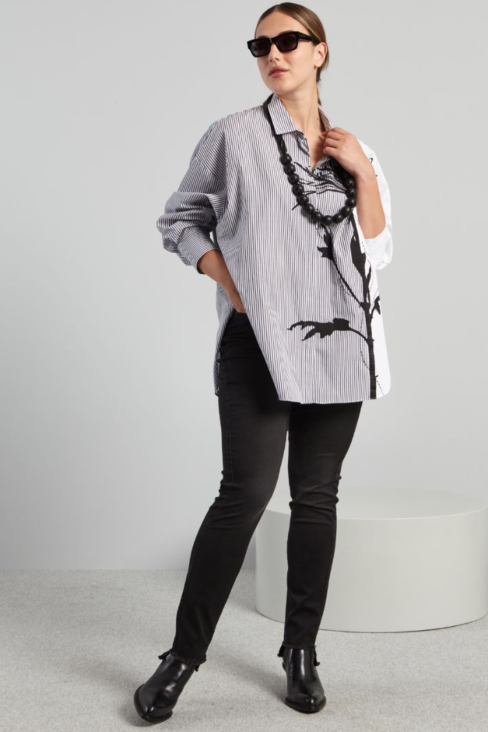 Jeans con bordo asimmetrico - NERO - Fashion Market