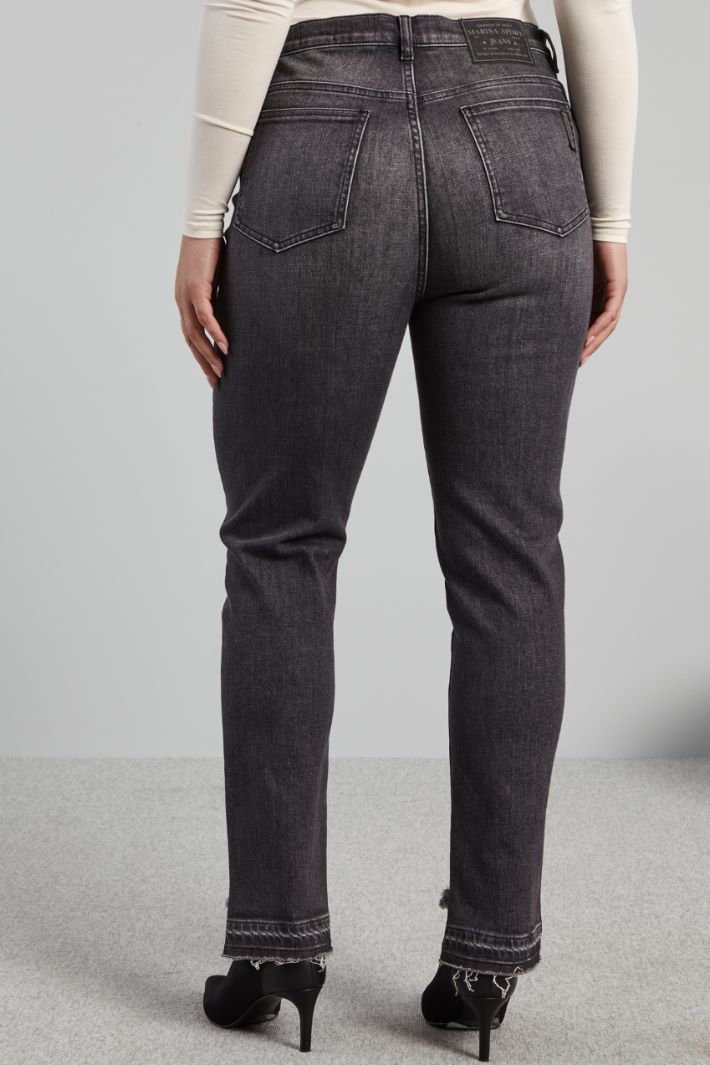 Jeans con fondo asimmetrico - GRIGIO SCURO - Fashion Market - 4