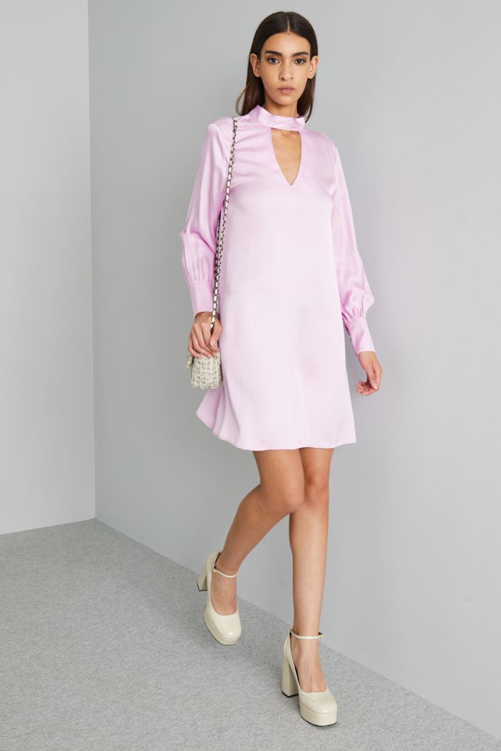 Abito svasato con apertura a V - ROSA - Fashion Market