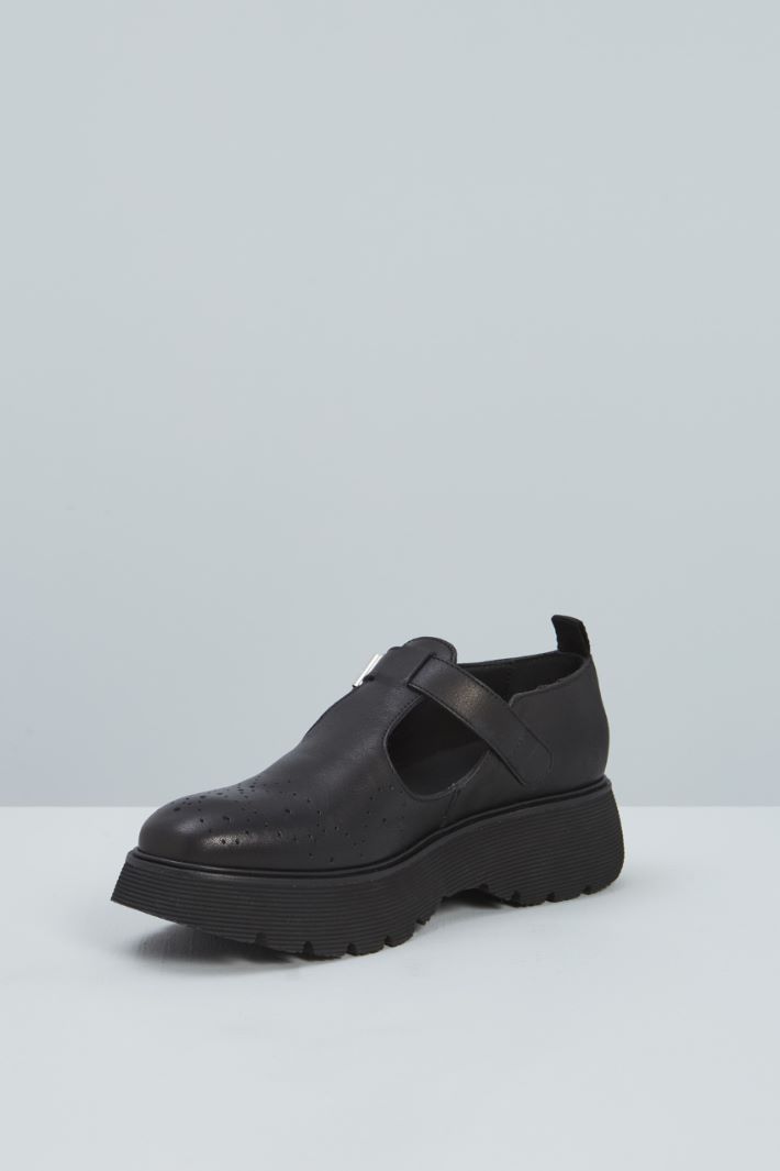 Scarpe con dettagli cut out - NERO - Fashion Market - 3