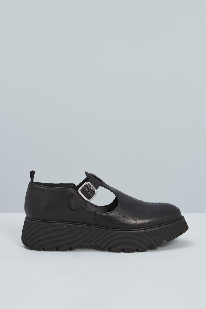 Scarpe con dettagli cut out - NERO - Fashion Market