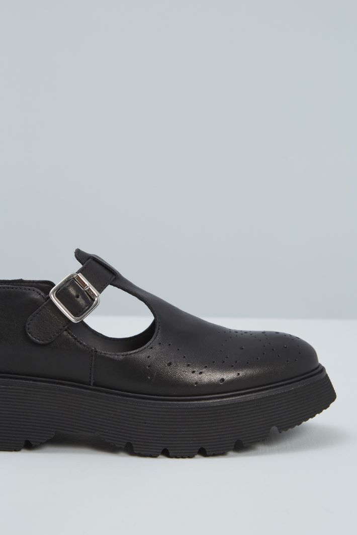 Scarpe con dettagli cut out - NERO - Fashion Market - 4
