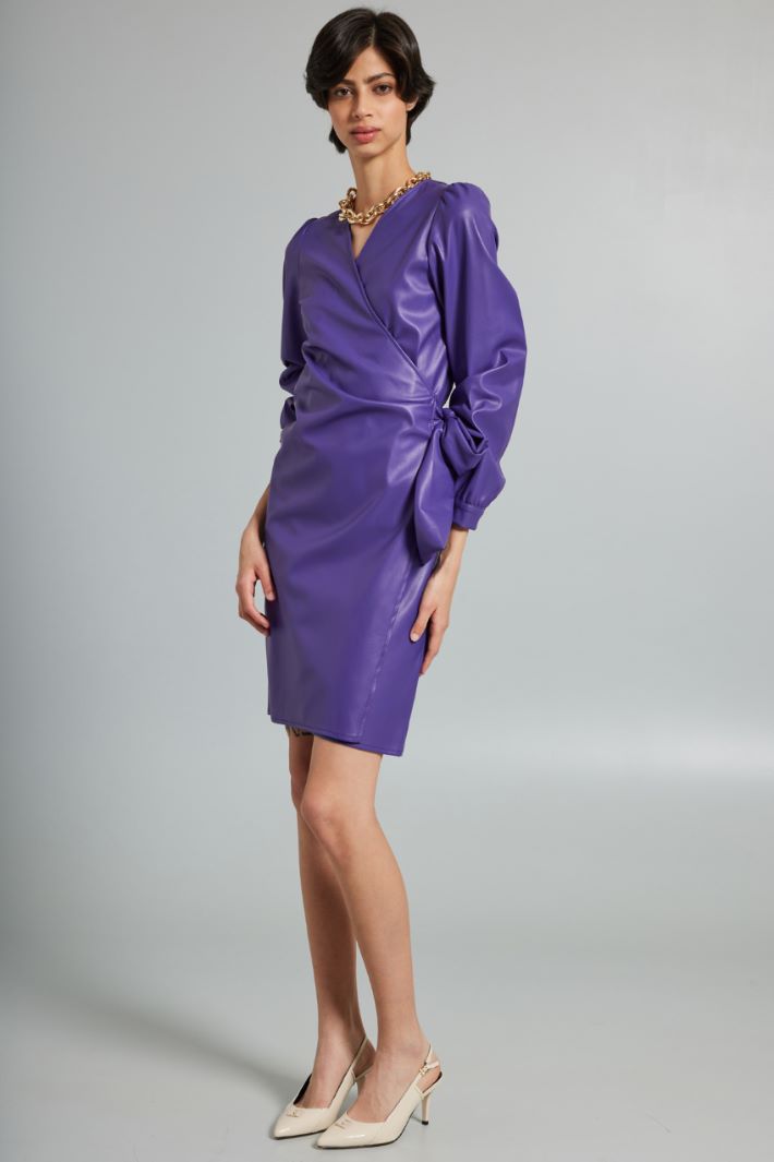 Abito a portafoglio in similpelle - VIOLA - Fashion Market