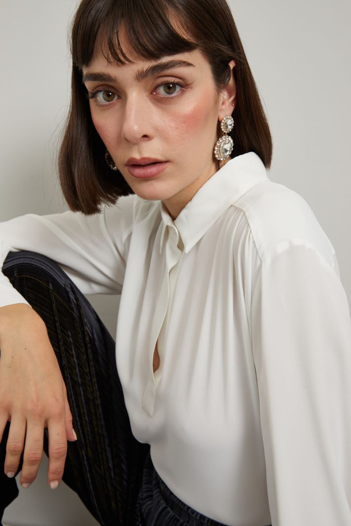 Orecchini pendenti con strass incastonati - ORO TRASPARENTE - Fashion Market - 3