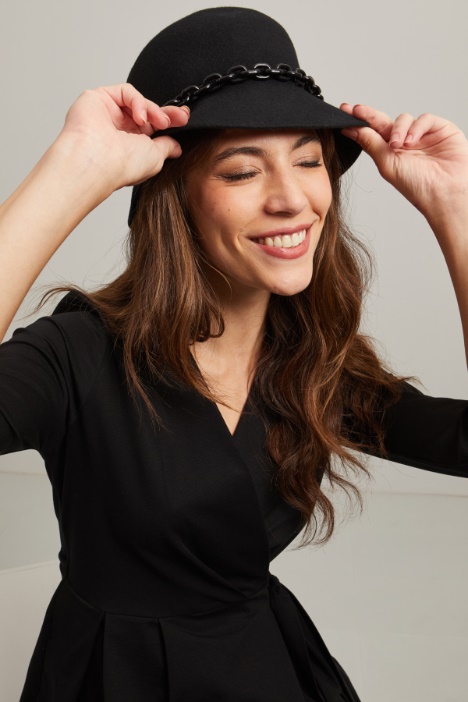 Cloche in feltro con catena in tono - Fashion Market