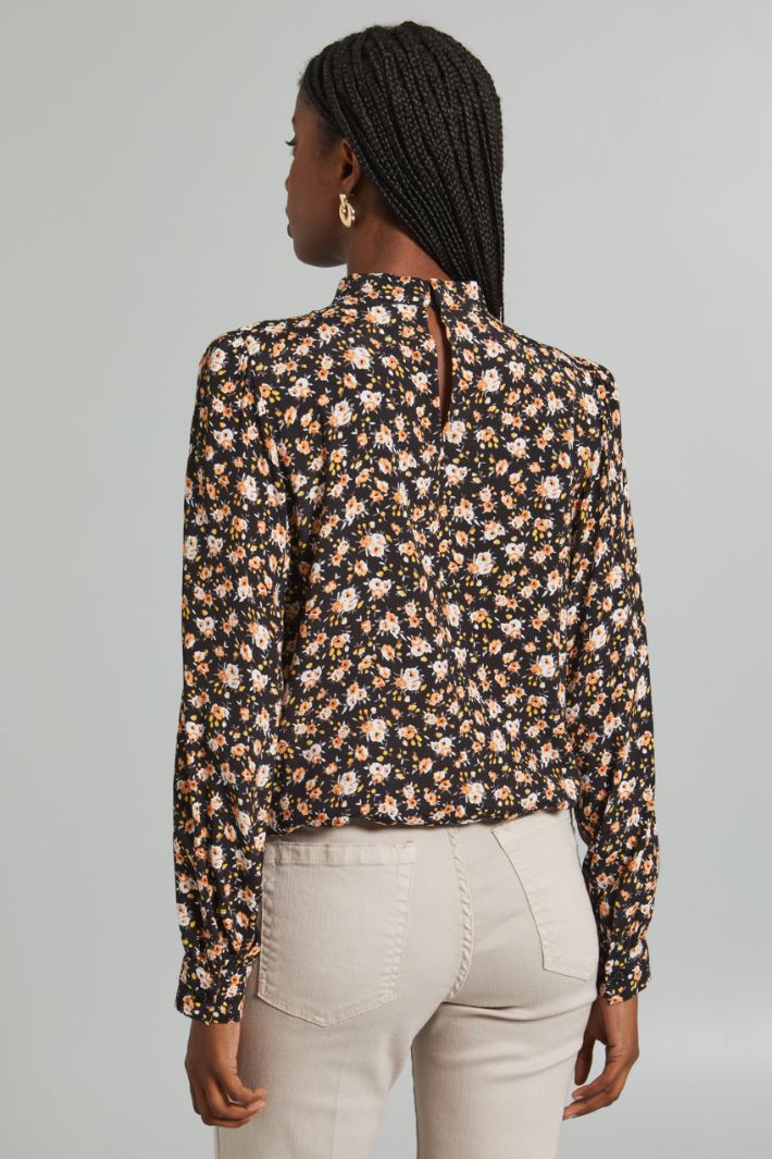 Blusa in sablè stampato - NERO ARANCIONE BIANCO - Fashion Market - 4