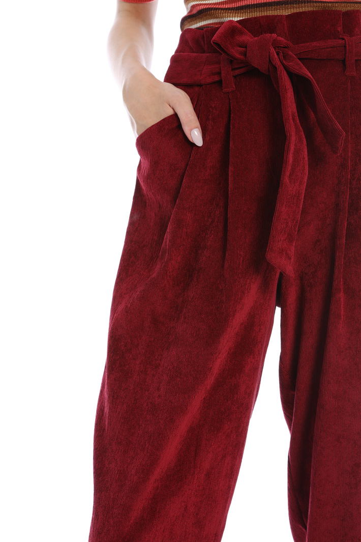 Pantaloni carrot in velluto - BORDEAUX - Fashion Market - 3