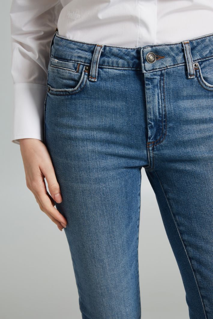 Jeans cropped dalla linea slim - AZZURRO DENIM - Fashion Market - 3