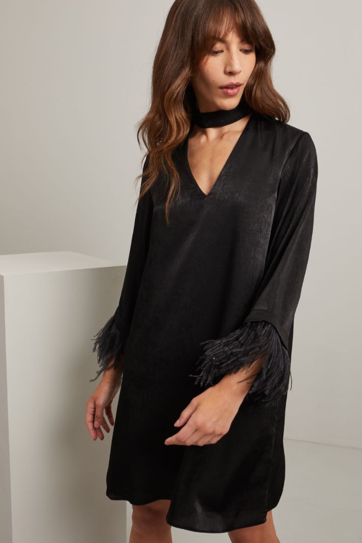 Abito in raso con piume - NERO - Fashion Market - 2