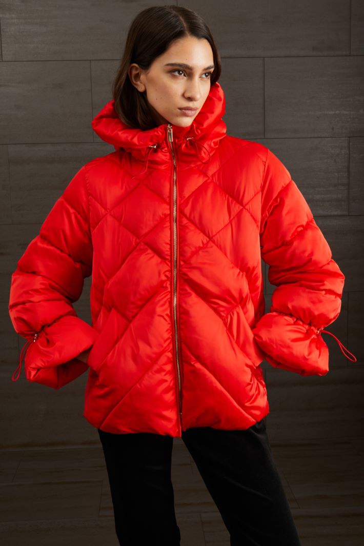 Imbottito corto con cappuccio - ROSSO FUOCO - Fashion Market - 2