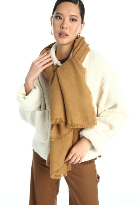 Stola con bordi sfrangiati - Fashion Market