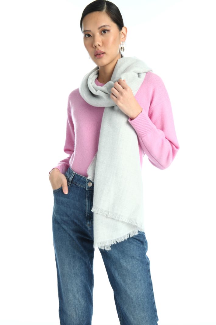 Stola con bordi sfrangiati - GRIGIO CHIARO - Fashion Market