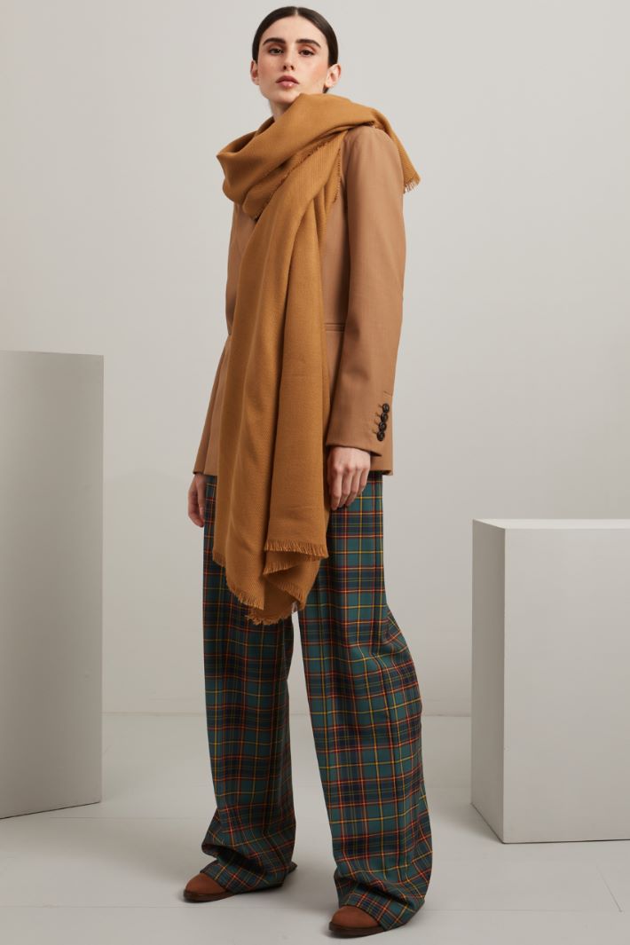 Stola in tessuto armaturato - BISCOTTO - Fashion Market - 2