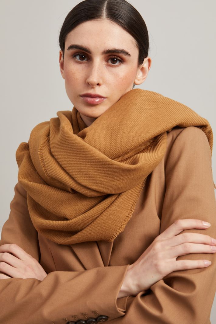 Stola in tessuto armaturato - BISCOTTO - Fashion Market