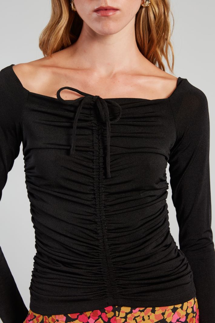 Top aderente con arricciatura - NERO - Fashion Market - 3